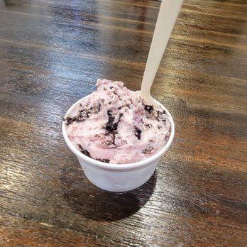 Cookiebar Scoop Shop - Strawberry Oreo & Coconut Pineapple - Desserts Near Me - Alameda, California Cookiebar Scoop Shop - Strawberry Oreo & Coconut Pineapple - Desserts Near Me - Alameda, California