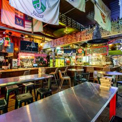 Little Woodrow's Rice Village - Comfortable seating to catch any sporting event