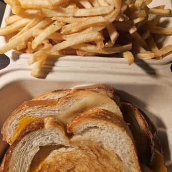 Mel's Drive-In - Grilled cheese - Diners Near Me - San Francisco, California Mel's Drive-In - Grilled cheese - Diners Near Me - San Francisco, California
