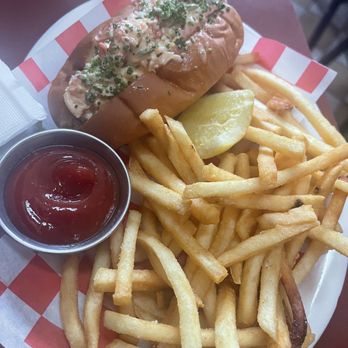 Found Oyster - lobster roll - Seafood Near Me - Los Angeles, California