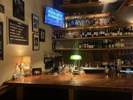 Bingo Deli & Pub by null