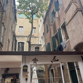 Osteria León Bianco - Garden - Italian Near Me - Venezia, VE Osteria León Bianco - Garden - Italian Near Me - Venezia, VE