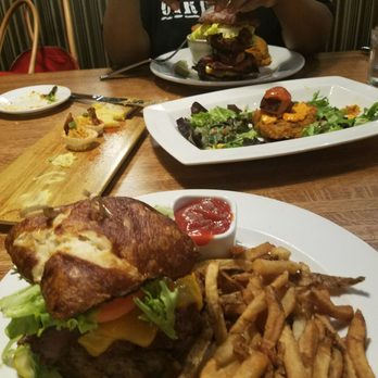 Glenn's Cafe - 8th street hamburger - Wine Bars Near Me - Columbia, Missouri