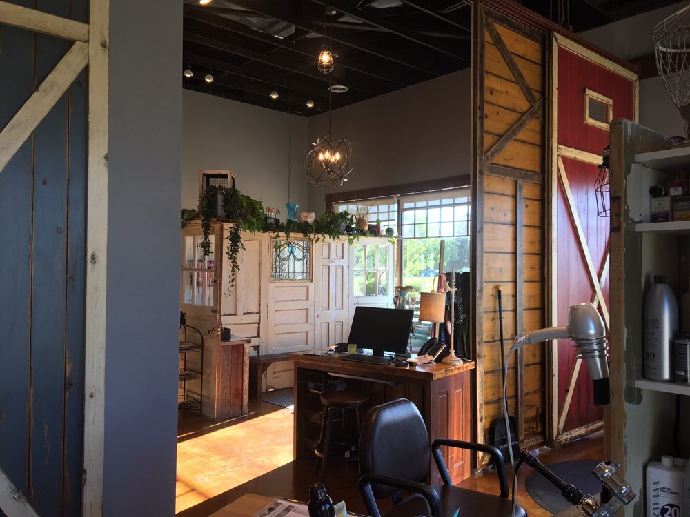 HAIRITAGE SALON Updated October 2024 12 Photos 2200 Dickinson Rd