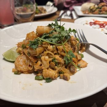 Yard House - SHRIMP & CHICKEN PAD THAI - Bars Near Me - East Rutherford, New Jersey Yard House - SHRIMP & CHICKEN PAD THAI - Bars Near Me - East Rutherford, New Jersey