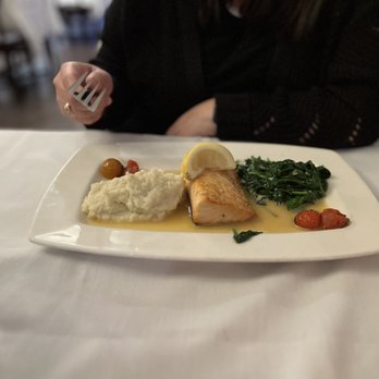 Belfast Gastropub - Salmon - Gastropubs Near Me - Lindenhurst, New York Belfast Gastropub - Salmon - Gastropubs Near Me - Lindenhurst, New York