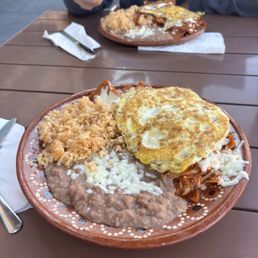 Chilaquiles con Pollo Chilaquiles con Pollo