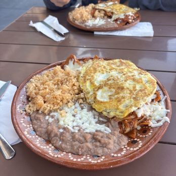 El Cantarito - Chilaquiles con Pollo - Mexican Near Me - Placentia, California El Cantarito - Chilaquiles con Pollo - Mexican Near Me - Placentia, California