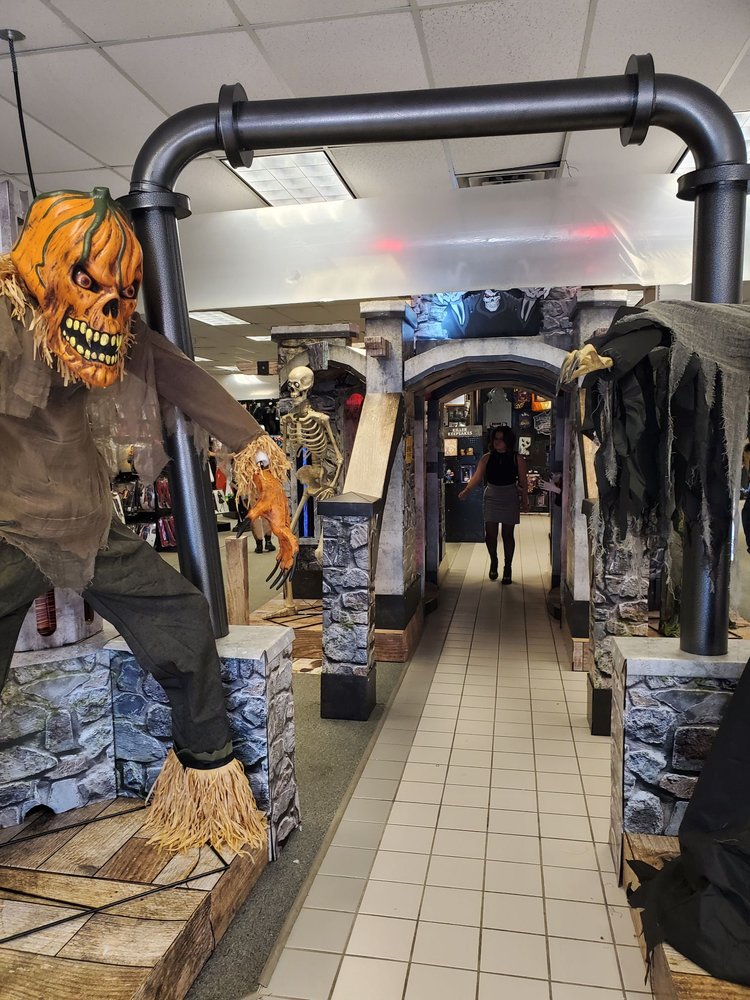 SPIRIT HALLOWEEN Updated September 2024 11 Photos 2100 Route 38
