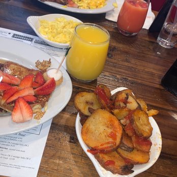 Maple Leaf Diner - American Near Me - Dallas, Texas