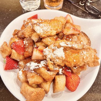 Ruby Slipper Decatur - Hot Sweet Chicken with French Toast bits and strawberries - Breakfast & Brunch Near Me - New Orleans, Louisiana Ruby Slipper Decatur - Hot Sweet Chicken with French Toast bits and strawberries - Breakfast & Brunch Near Me - New Orleans, Louisiana