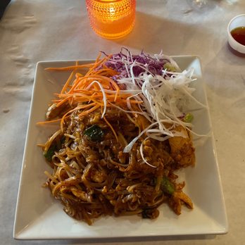 Thai Siri Restaurant - Chicken Pad Thai - Thai Near Me - Streamwood, Illinois Thai Siri Restaurant - Chicken Pad Thai - Thai Near Me - Streamwood, Illinois