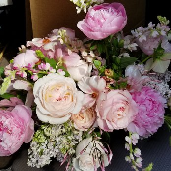 Hudson River Flowers - Peonies and Garden Roses - Florists Near Me - New York, New York Hudson River Flowers - Peonies and Garden Roses - Florists Near Me - New York, New York
