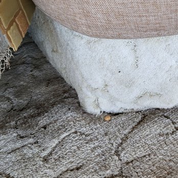 Castillos del Mar - Dirty and stain carpet - Hotels Near Me - Rosarito, BCN