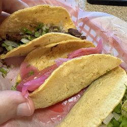 Carne, pibil, adobada tacos