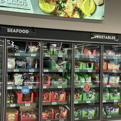 ALDI - Freezer case with seafood and vegetables