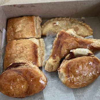 Versailles - Pastelitos in guava cheese and meat and an empanada too - Cuban Near Me - Miami, Florida Versailles - Pastelitos in guava cheese and meat and an empanada too - Cuban Near Me - Miami, Florida