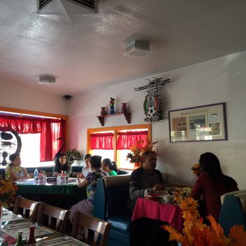 Los Eduardos Restaurant - Interiors are homely and warm - Mexican Near Me - Long Beach, California Los Eduardos Restaurant - Interiors are homely and warm - Mexican Near Me - Long Beach, California
