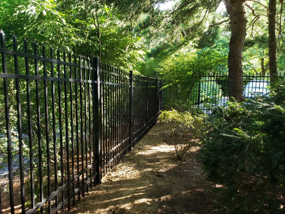 Slide of HR Fencing and Contracting