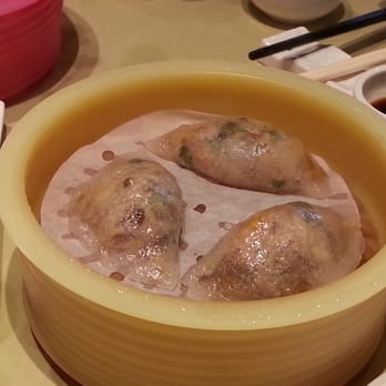 稻香訓練酒樓 - Delicately thin translucent sticky rice wrapped veggie dumpling. - Cantonese Near Me - Hong Kong, HK