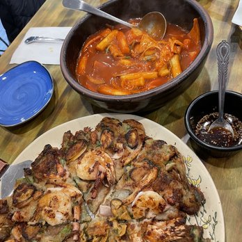 Jang Dok Dae - Seafood with scallion pancake - Korean Near Me - Flushing, New York Jang Dok Dae - Seafood with scallion pancake - Korean Near Me - Flushing, New York