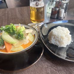 Nam Nam - Mittagstisch (M4 - Curry mit Huhn und Gemüse, leicht scharf)