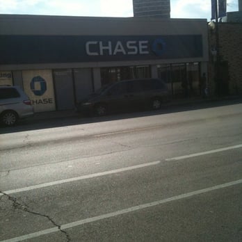 Chase Bank - Clark St. Entrance - Banks & Credit Unions Near Me - Chicago, Illinois