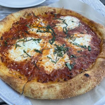 Reelhouse Oyster Bar - Pizza - Salad Near Me - Boston, Massachusetts