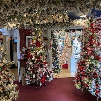 St Nick’s Holiday Shoppe - Christmas Trees Near Me - Mount Dora, Florida