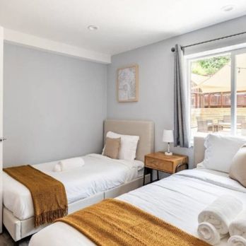 Daly Commercial Cleaning - Airbnb Bedroom Cleaning/setup - Office Cleaning Near Me Daly Commercial Cleaning - Airbnb Bedroom Cleaning/setup - Office Cleaning Near Me