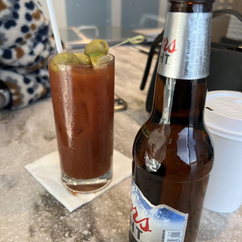 Escape Lounge - Bloody Mary icy cold beer - Airport Lounges Near Me - Windsor Locks, Connecticut