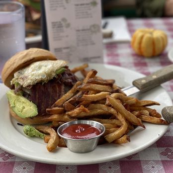 Rail Trail Flatbread - Brunch Burger - Bars Near Me - Hudson, Massachusetts