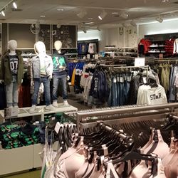 H & M