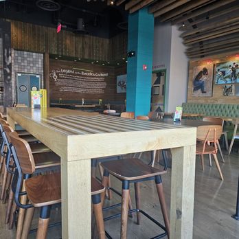 Nando's Peri-Peri - Chicken Shop Near Me - OakPark, Illinois