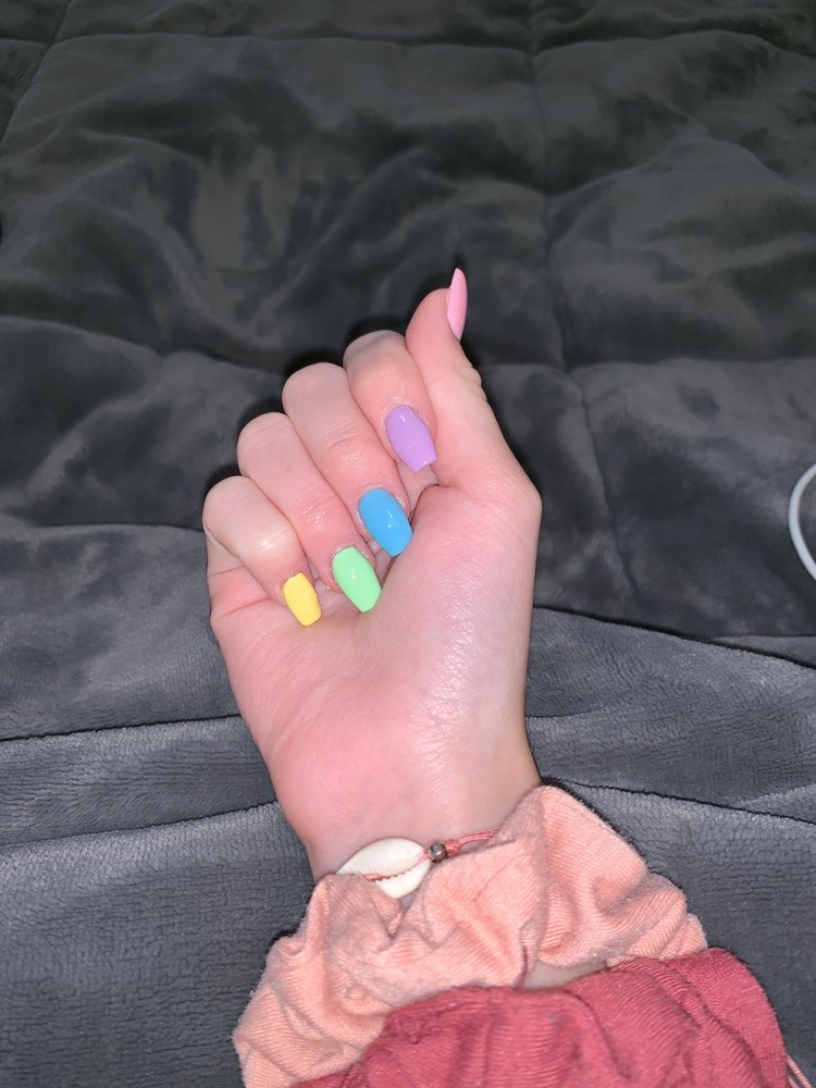 Instyle Nails Salon Logo