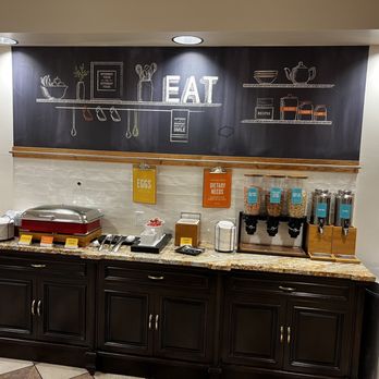 Hampton Inn & Suites Plattsburgh - Hotels Near Me - Plattsburgh, New York