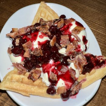 Olive + Oak - Sunday Sundae with bacon - Wine Bars Near Me - Saint Louis, Missouri Olive + Oak - Sunday Sundae with bacon - Wine Bars Near Me - Saint Louis, Missouri
