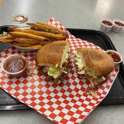 Verde Lea Market Deli and Grill - What their meals look like.