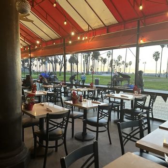 Sidewalk Cafe - Exterior of restaurant - Tacos Near Me - Venice, California