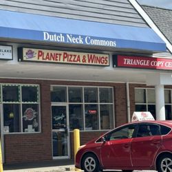 Planet Pizza & Wings - Outside