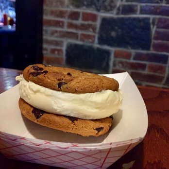 Harry's on Main - Ice cream sandwich - Bars Near Me - Providence, Rhode Island