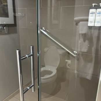 Hyatt House Pittsburgh-South Side - Walk in shower - Hotels Near Me - Pittsburgh, Pennsylvania Hyatt House Pittsburgh-South Side - Walk in shower - Hotels Near Me - Pittsburgh, Pennsylvania