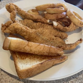 The Chicken Inn - Walleye Fish Lunch Special - American Near Me - Shelbyville, Indiana The Chicken Inn - Walleye Fish Lunch Special - American Near Me - Shelbyville, Indiana