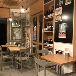 Vineria Parolin - Cute interior with a few seats. More seating outside.