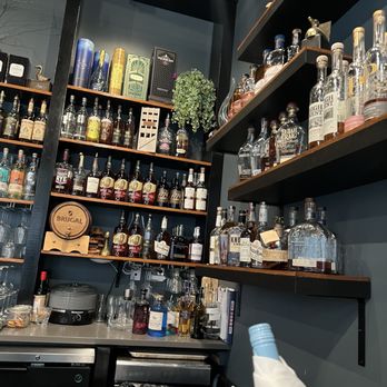 The Drake Kitchen & Bar - good whiskey selection - Cocktail Bars Near Me - Orlando, Florida The Drake Kitchen & Bar - good whiskey selection - Cocktail Bars Near Me - Orlando, Florida