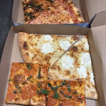 Mano’s Pizzeria - Pizza Near Me - Ridgewood, New York