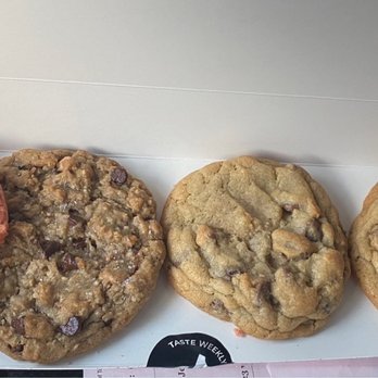 Crumbl - Douglasville - Pink Velvet, Mom's Recipe, Chocolate Chip - Bakeries Near Me - Douglasville, Georgia Crumbl - Douglasville - Pink Velvet, Mom's Recipe, Chocolate Chip - Bakeries Near Me - Douglasville, Georgia