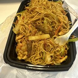 House of Lee Restaurant & Carry Out - Pork in Shrimp Singapore noodles