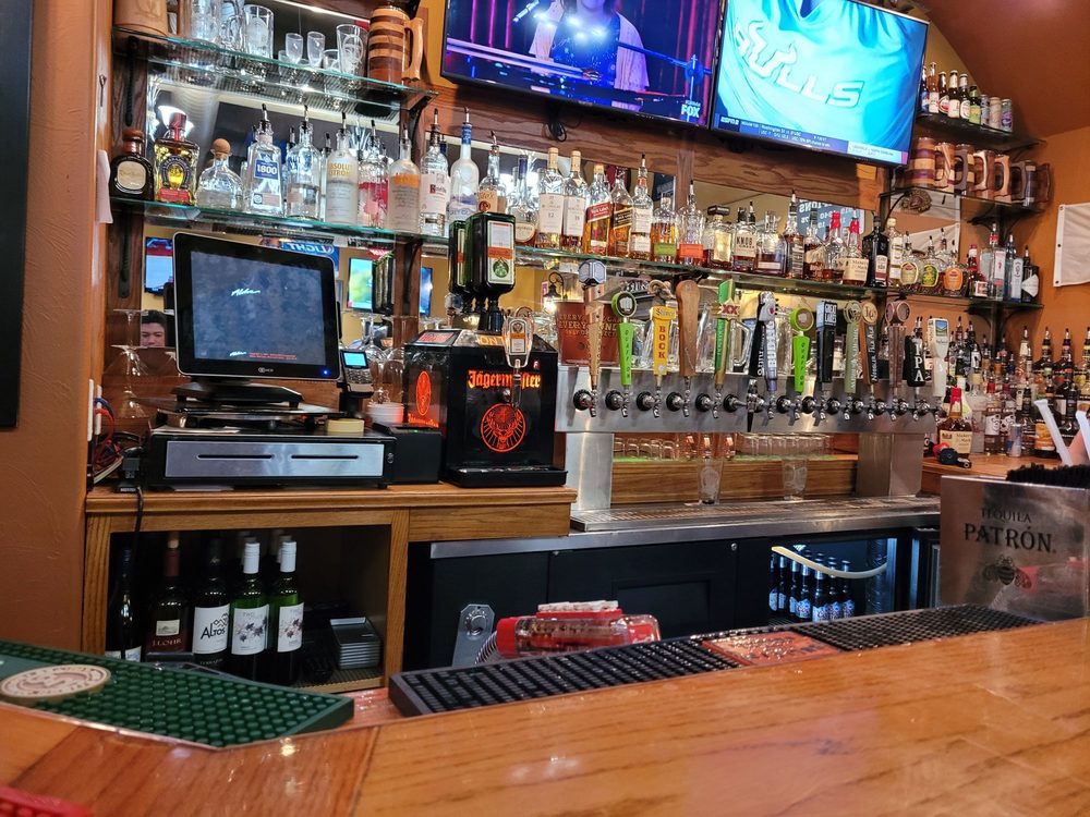 LiL' Charlie's Restaurant & Brewery