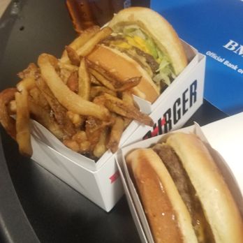 United Center - Cheese burger an fries - Stadiums & Arenas Near Me - Chicago, Illinois United Center - Cheese burger an fries - Stadiums & Arenas Near Me - Chicago, Illinois